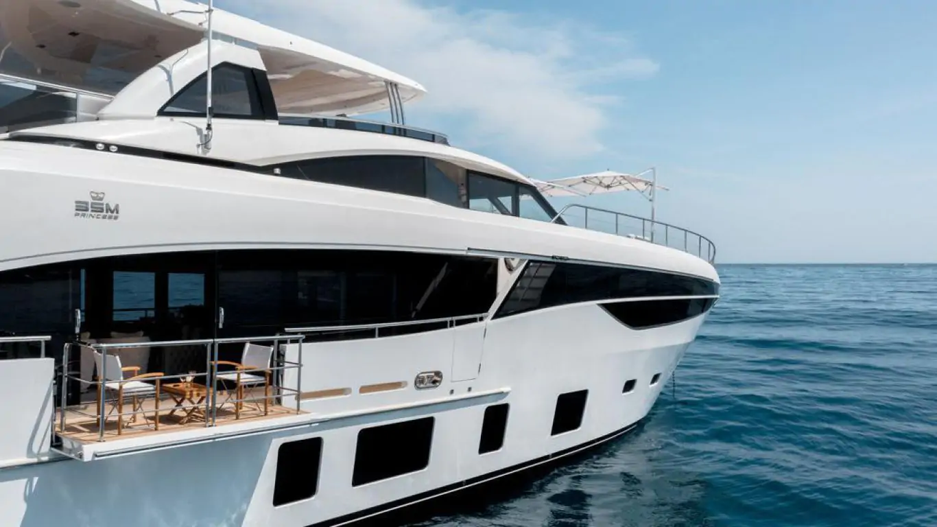 Yacht Riviera Living 115 | Yachts