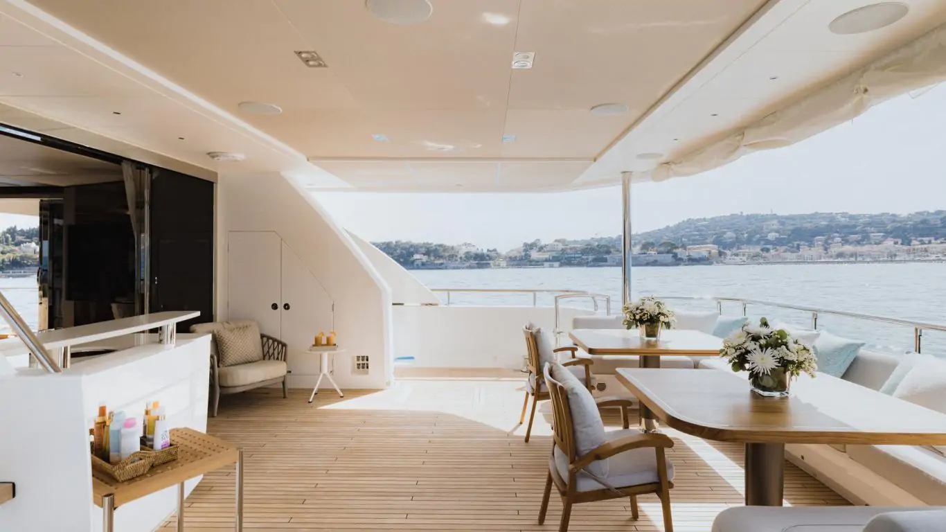 Yacht Riviera Living 115 | Yachts