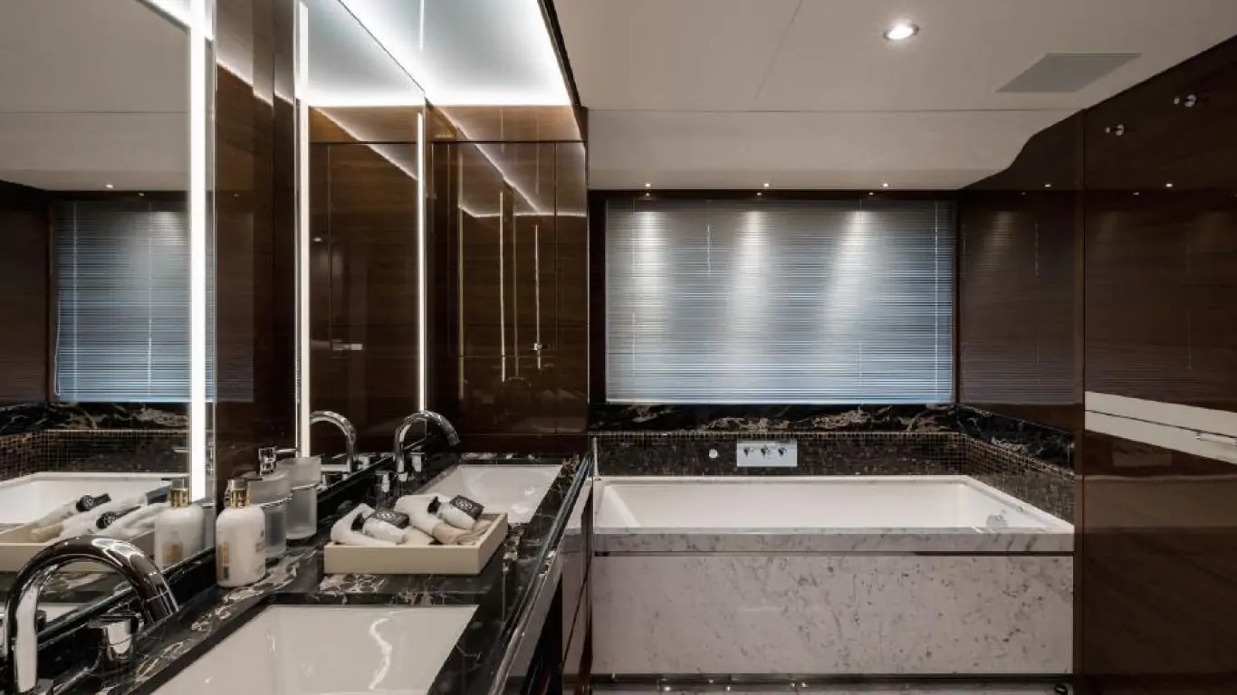 Yacht Riviera Living 115 | Yachts