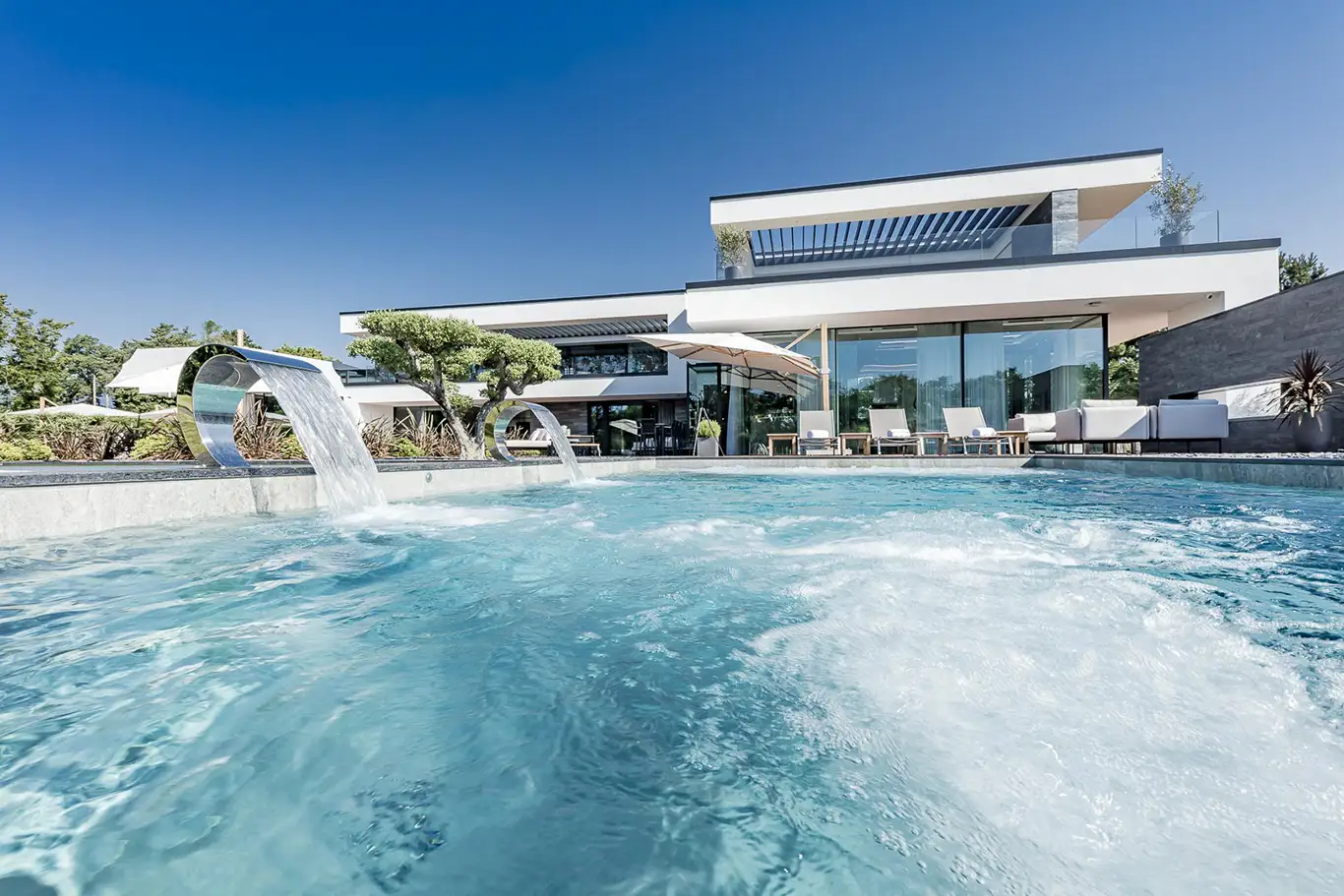 Ultima Geneva Grand Villa